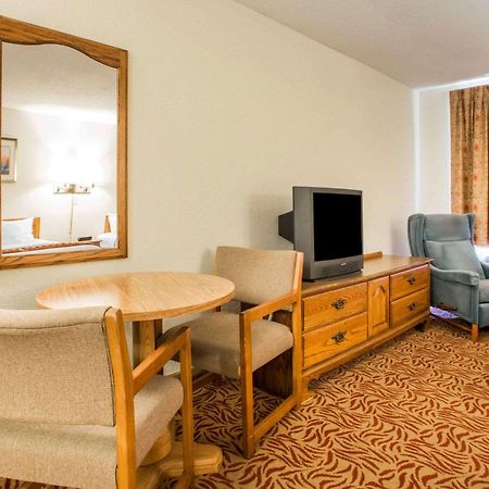 University Inn & Suites Stevens Point Ngoại thất bức ảnh