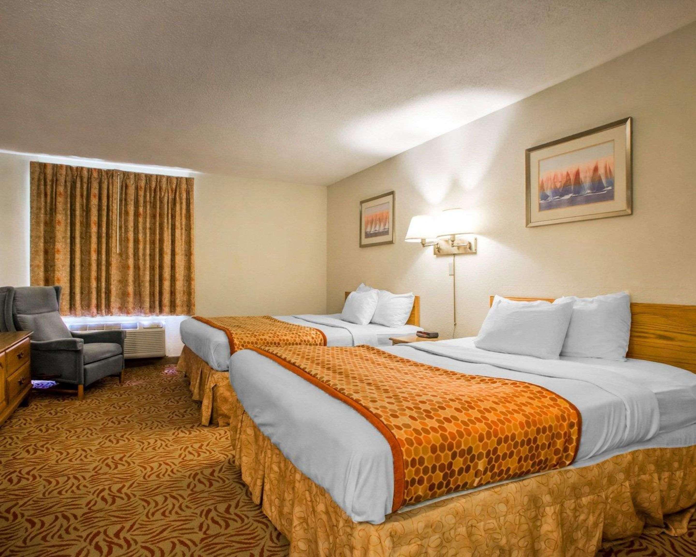 University Inn & Suites Stevens Point Ngoại thất bức ảnh