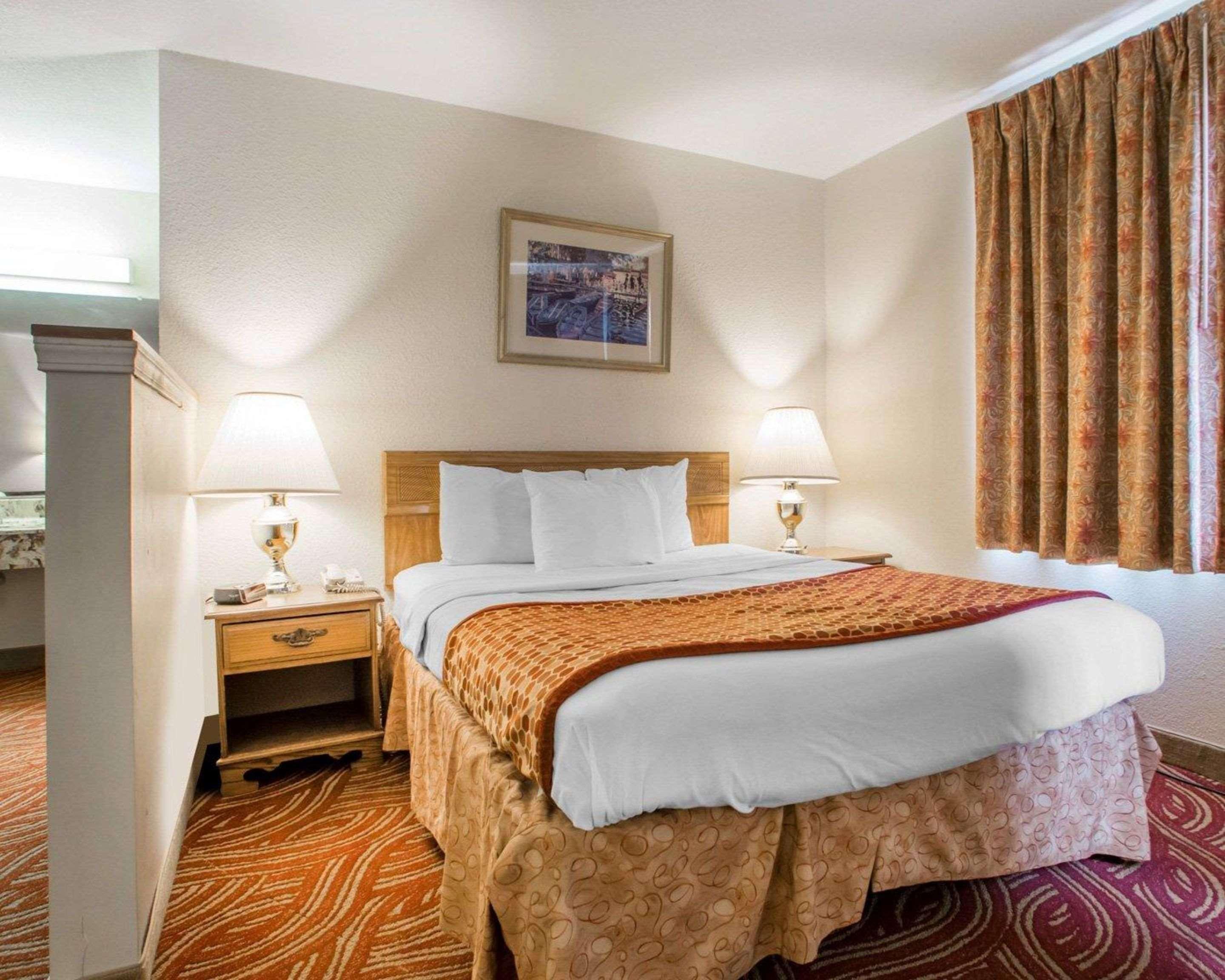 University Inn & Suites Stevens Point Ngoại thất bức ảnh