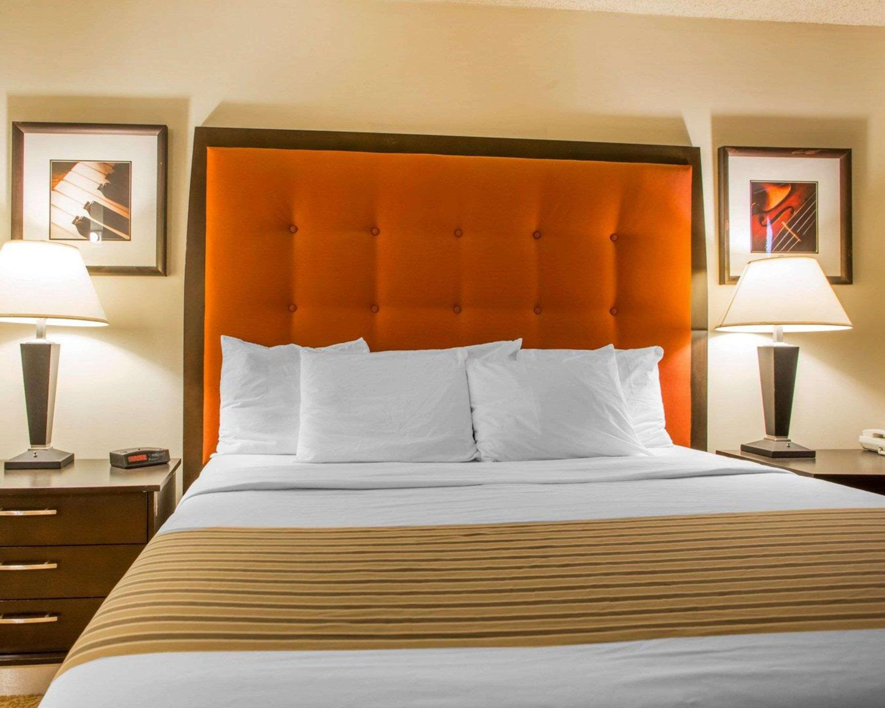 University Inn & Suites Stevens Point Ngoại thất bức ảnh