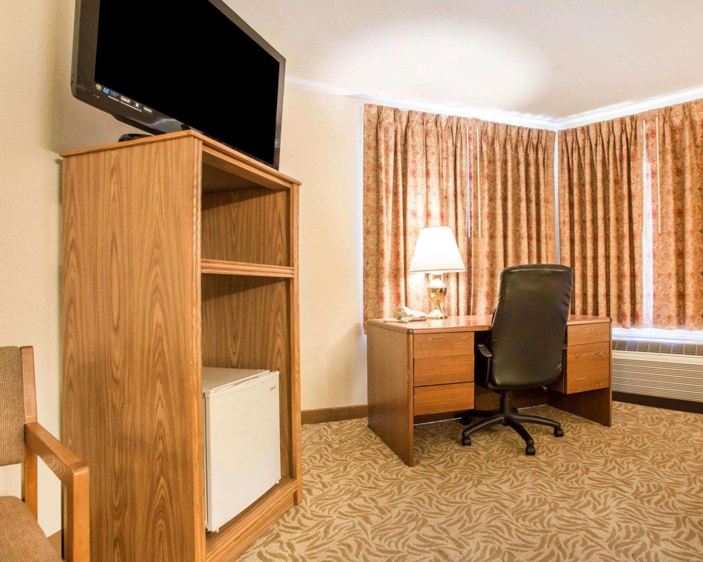 University Inn & Suites Stevens Point Ngoại thất bức ảnh