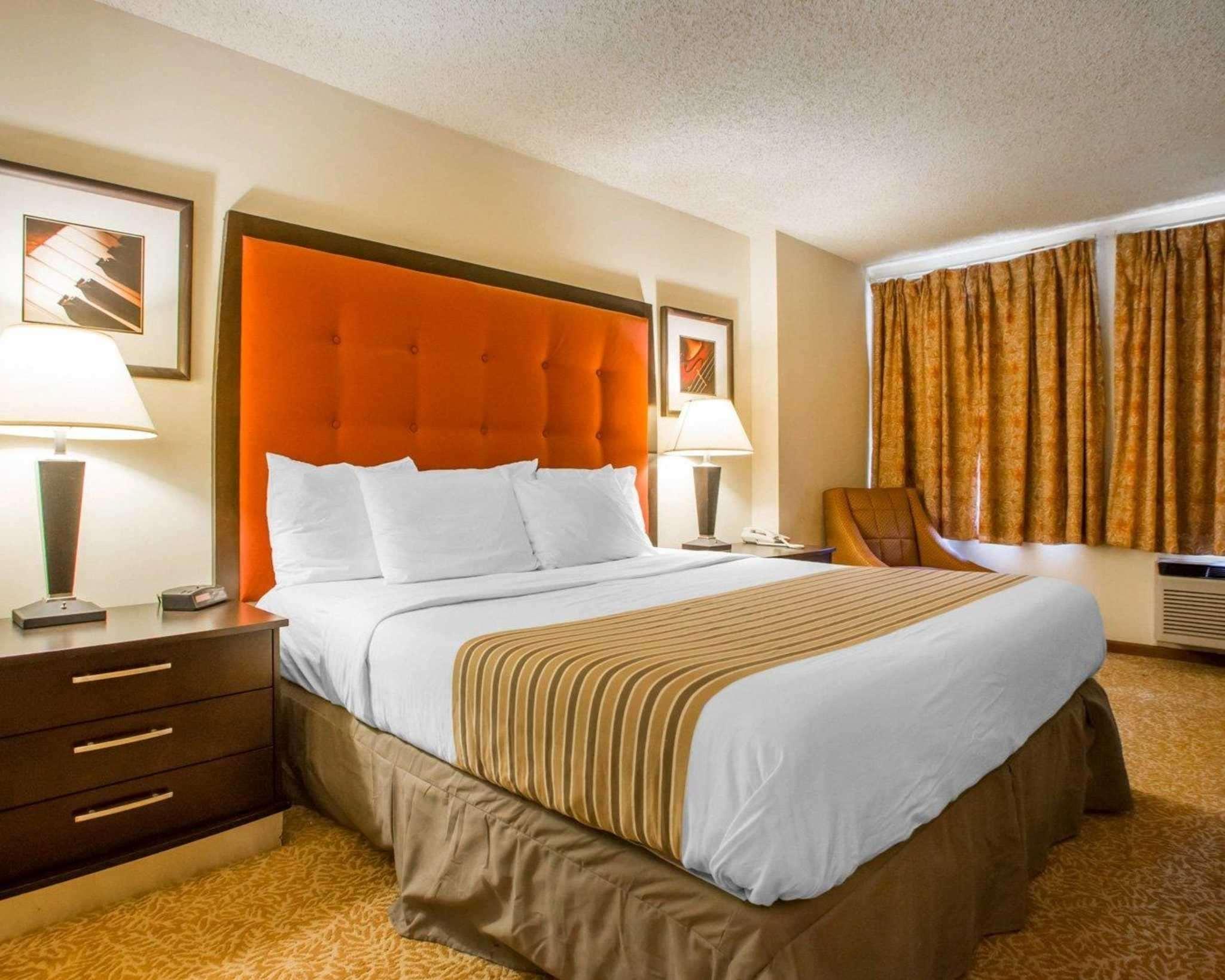 University Inn & Suites Stevens Point Ngoại thất bức ảnh
