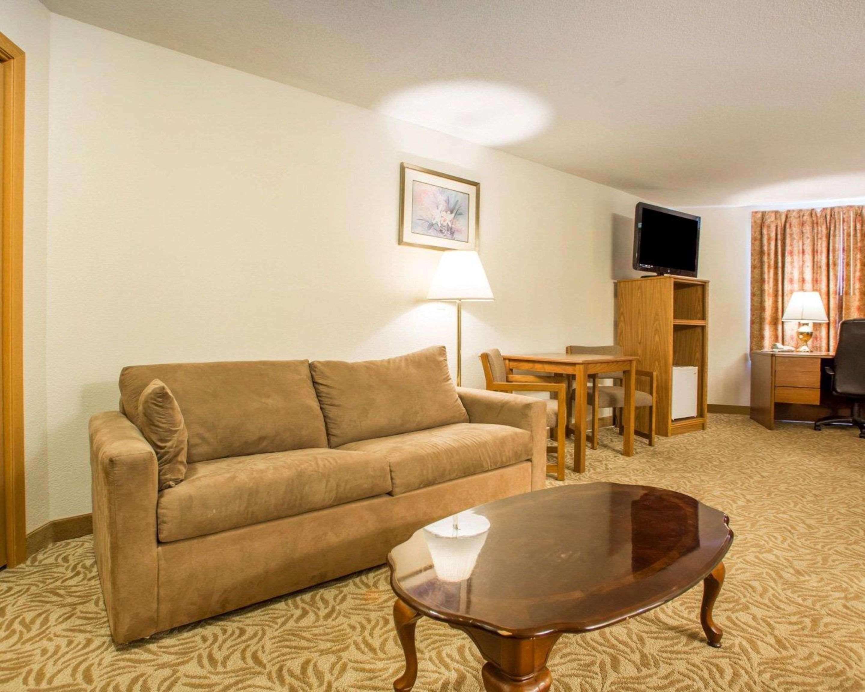 University Inn & Suites Stevens Point Ngoại thất bức ảnh