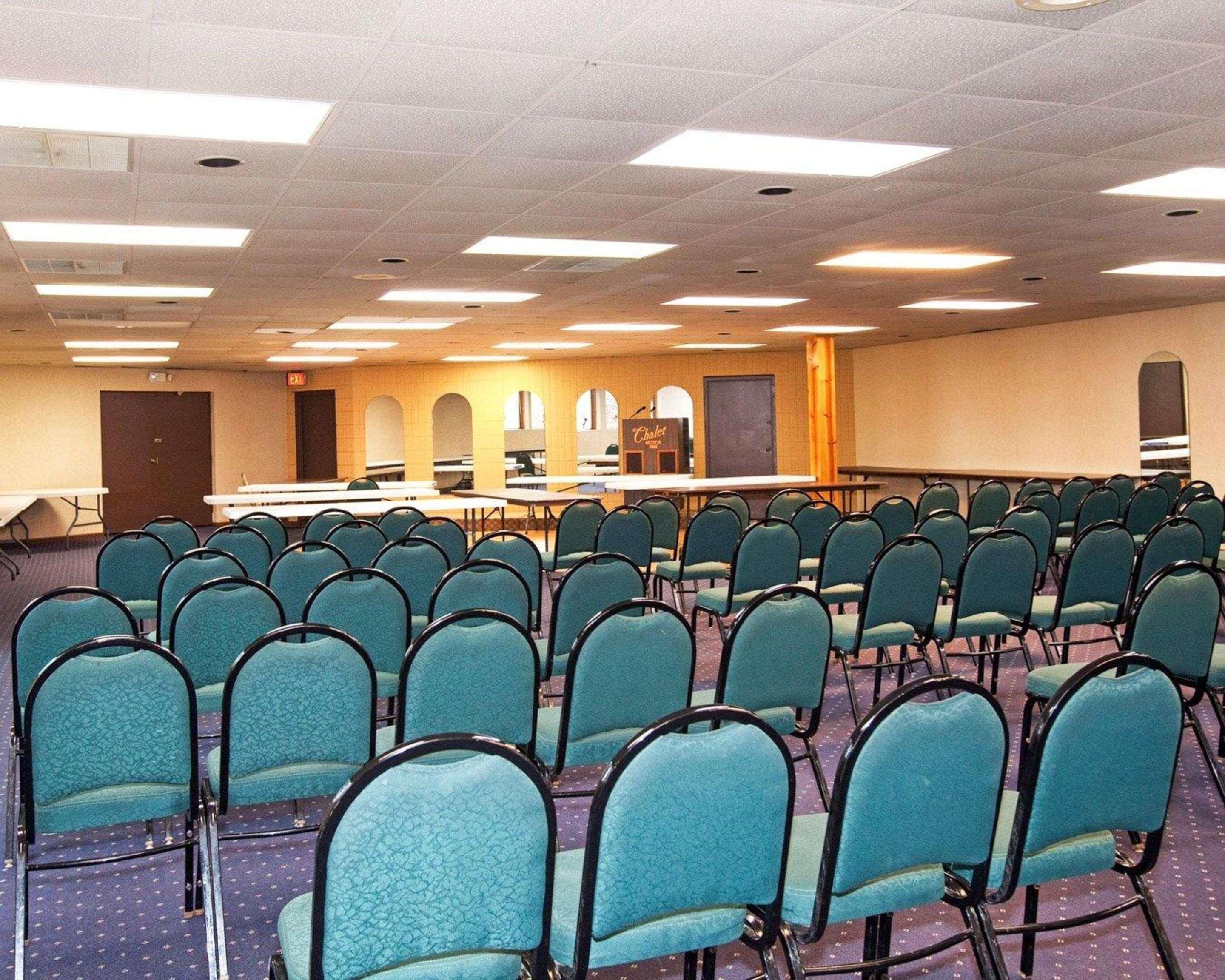 University Inn & Suites Stevens Point Ngoại thất bức ảnh