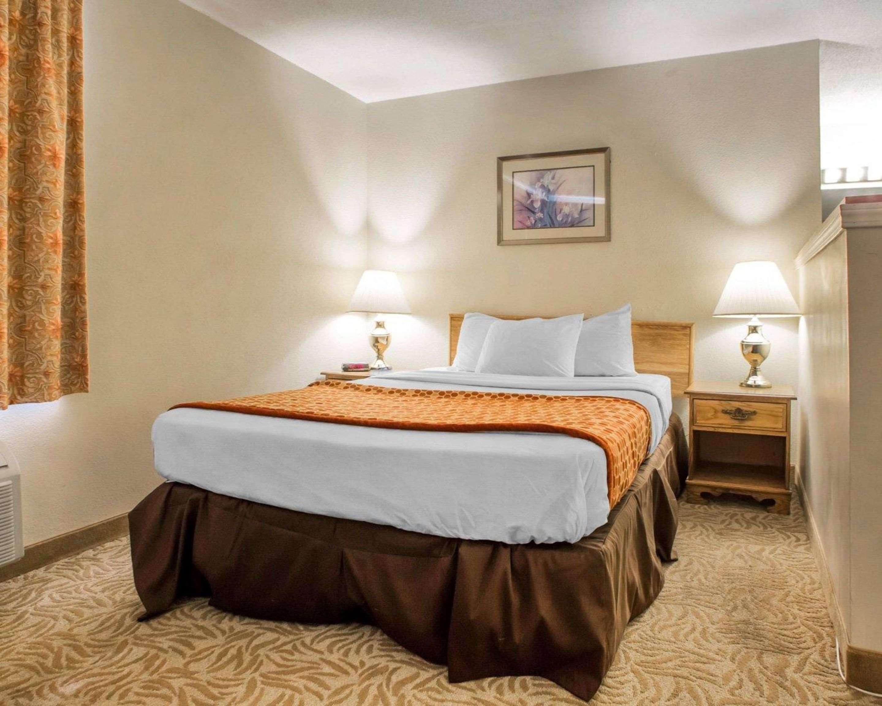 University Inn & Suites Stevens Point Ngoại thất bức ảnh