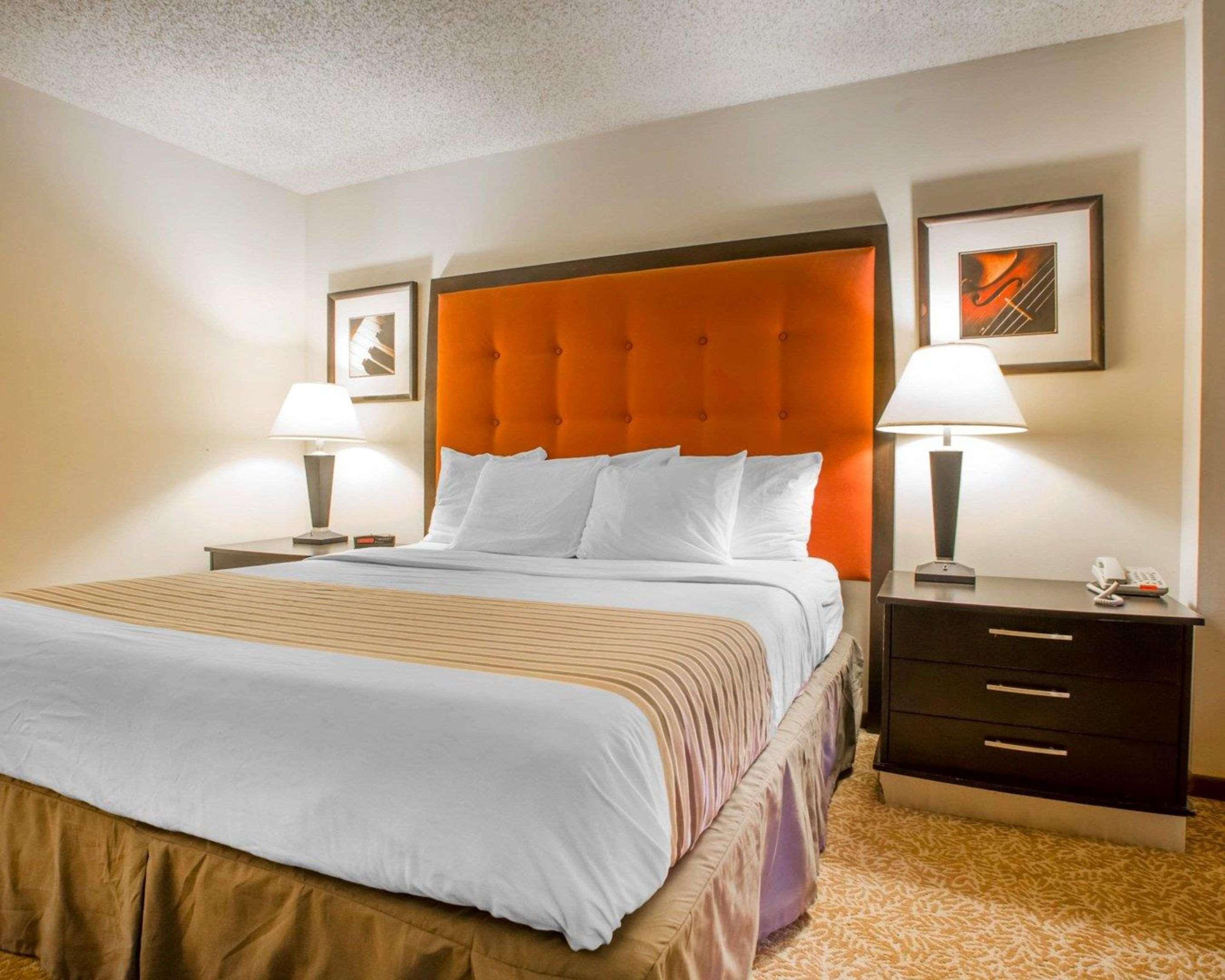 University Inn & Suites Stevens Point Ngoại thất bức ảnh