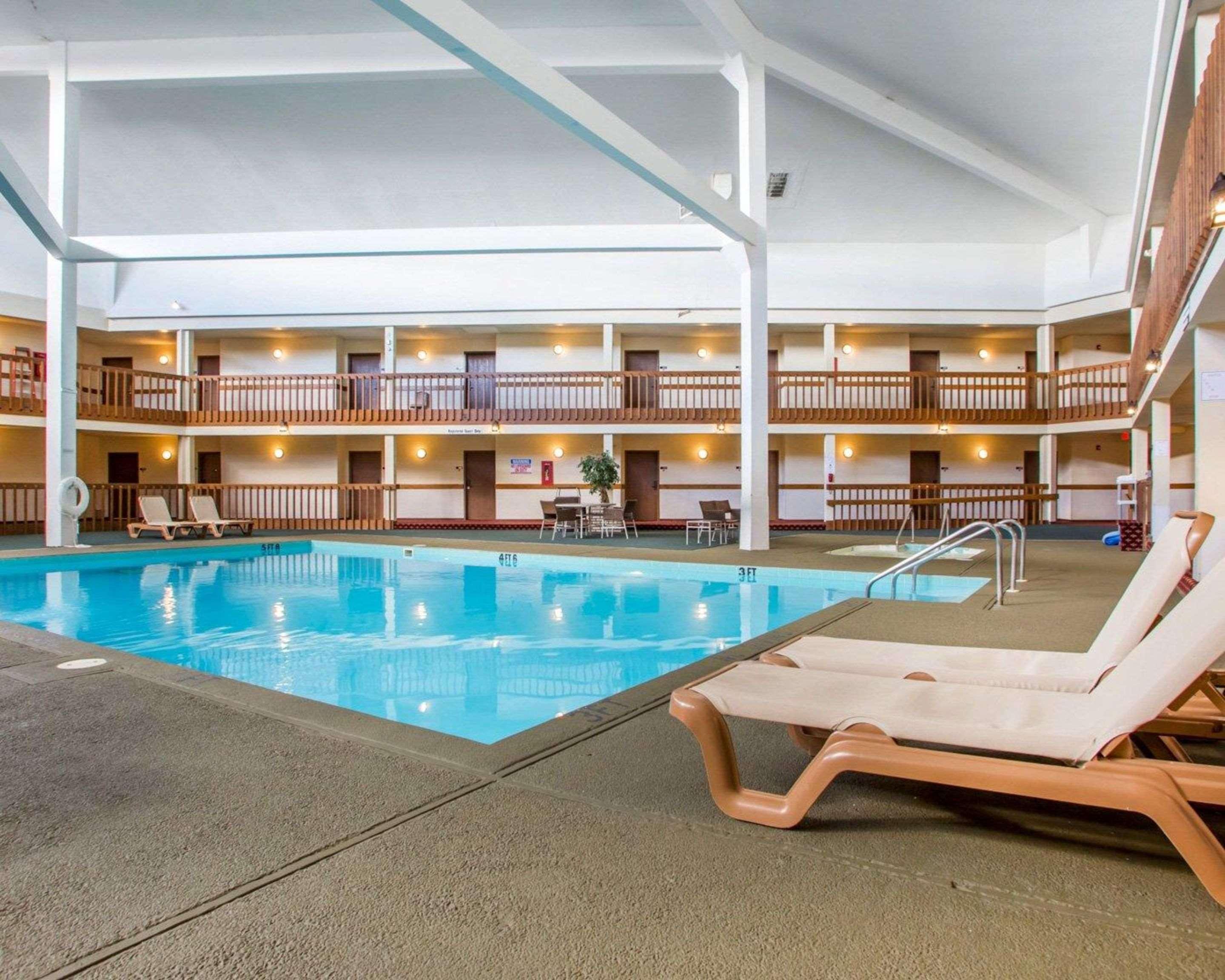 University Inn & Suites Stevens Point Ngoại thất bức ảnh