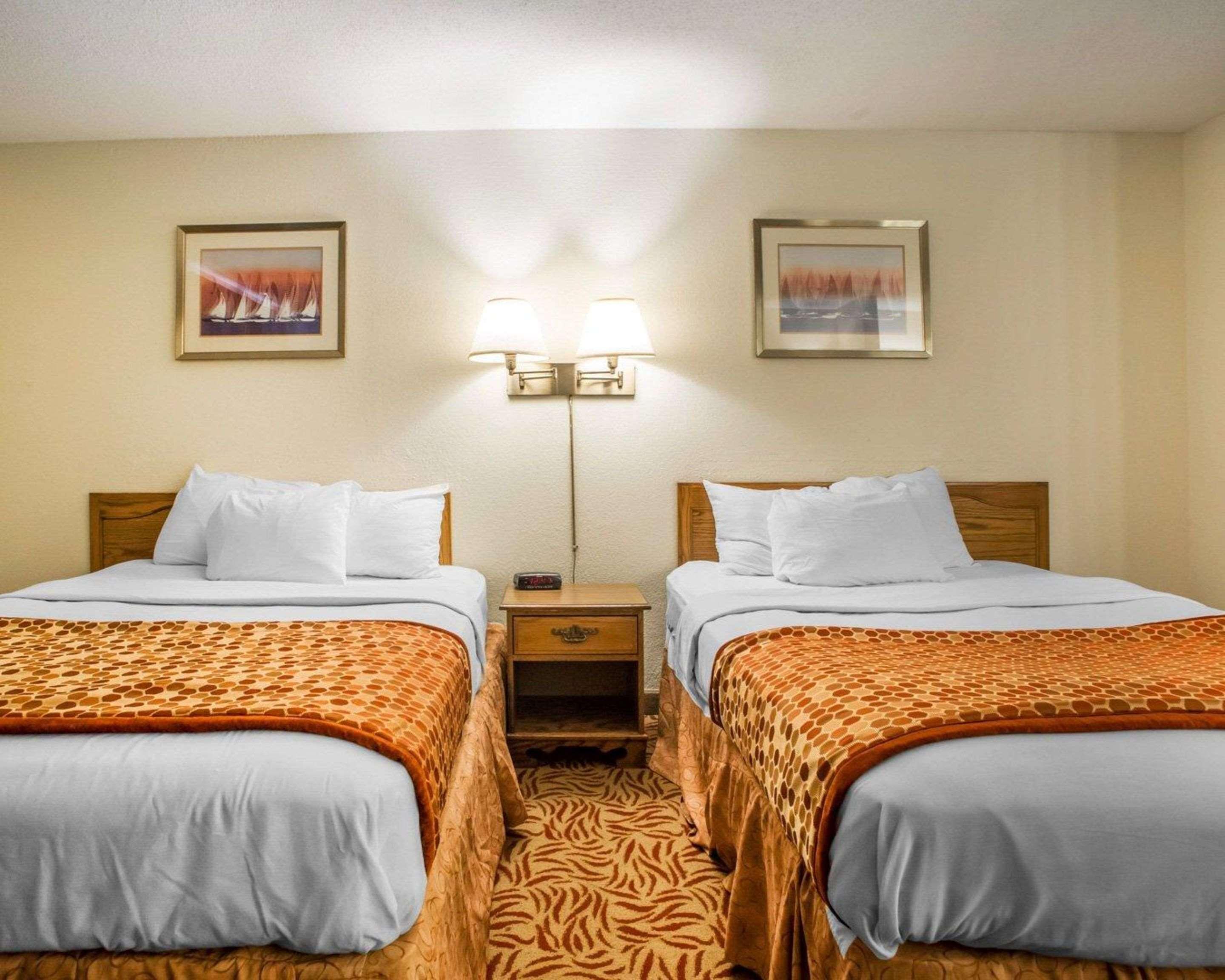 University Inn & Suites Stevens Point Ngoại thất bức ảnh