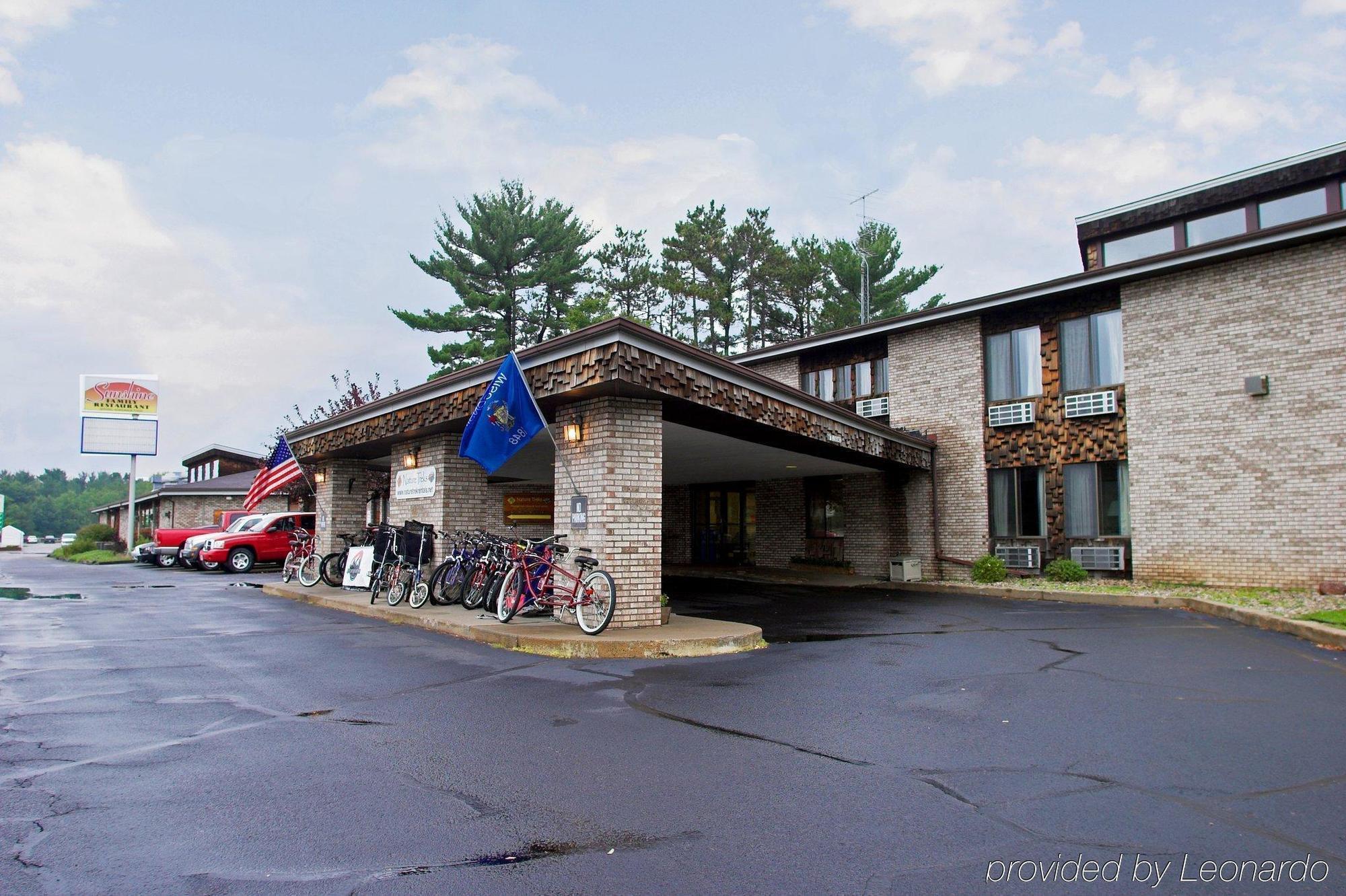 University Inn & Suites Stevens Point Ngoại thất bức ảnh