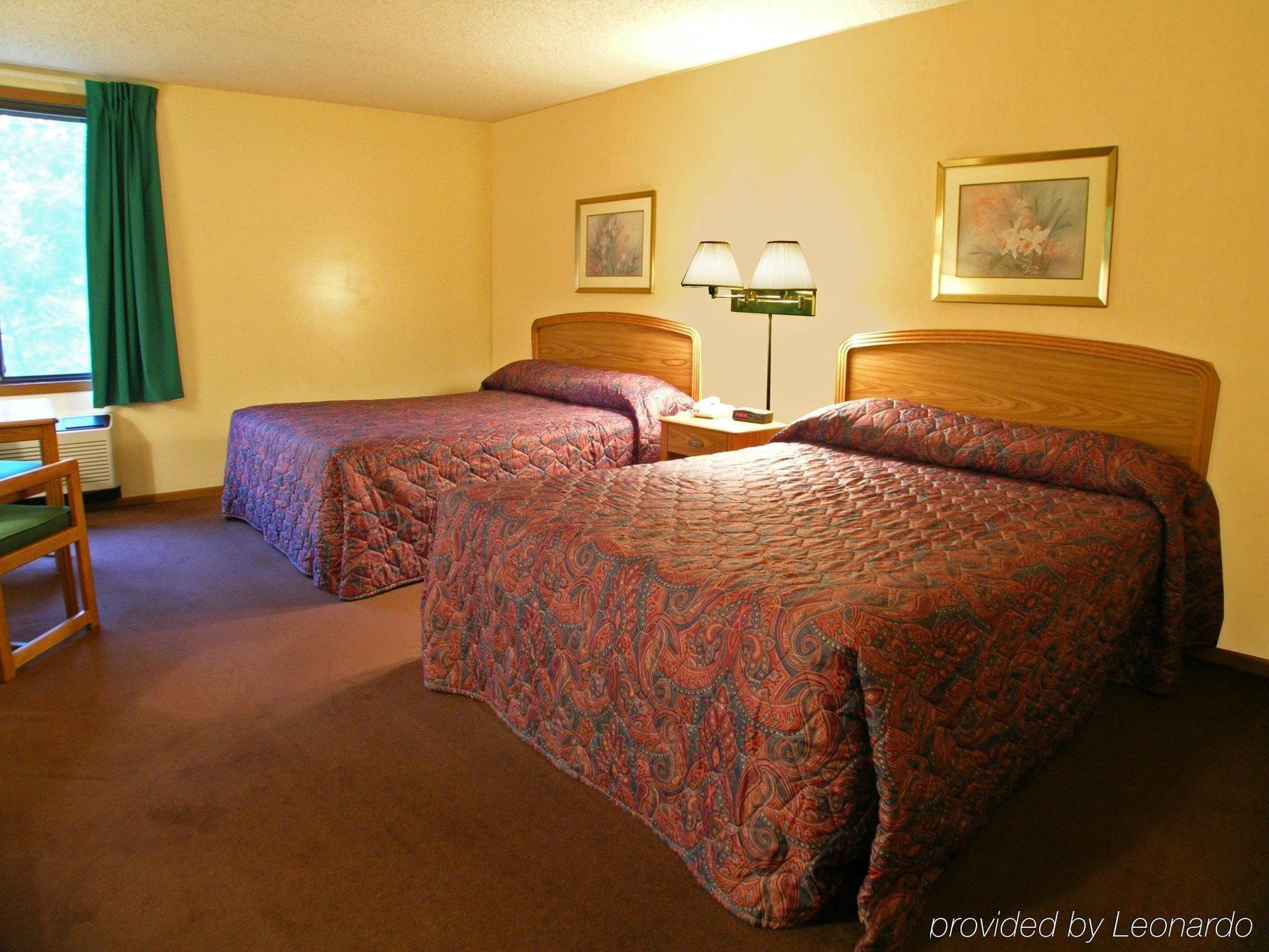 University Inn & Suites Stevens Point Ngoại thất bức ảnh