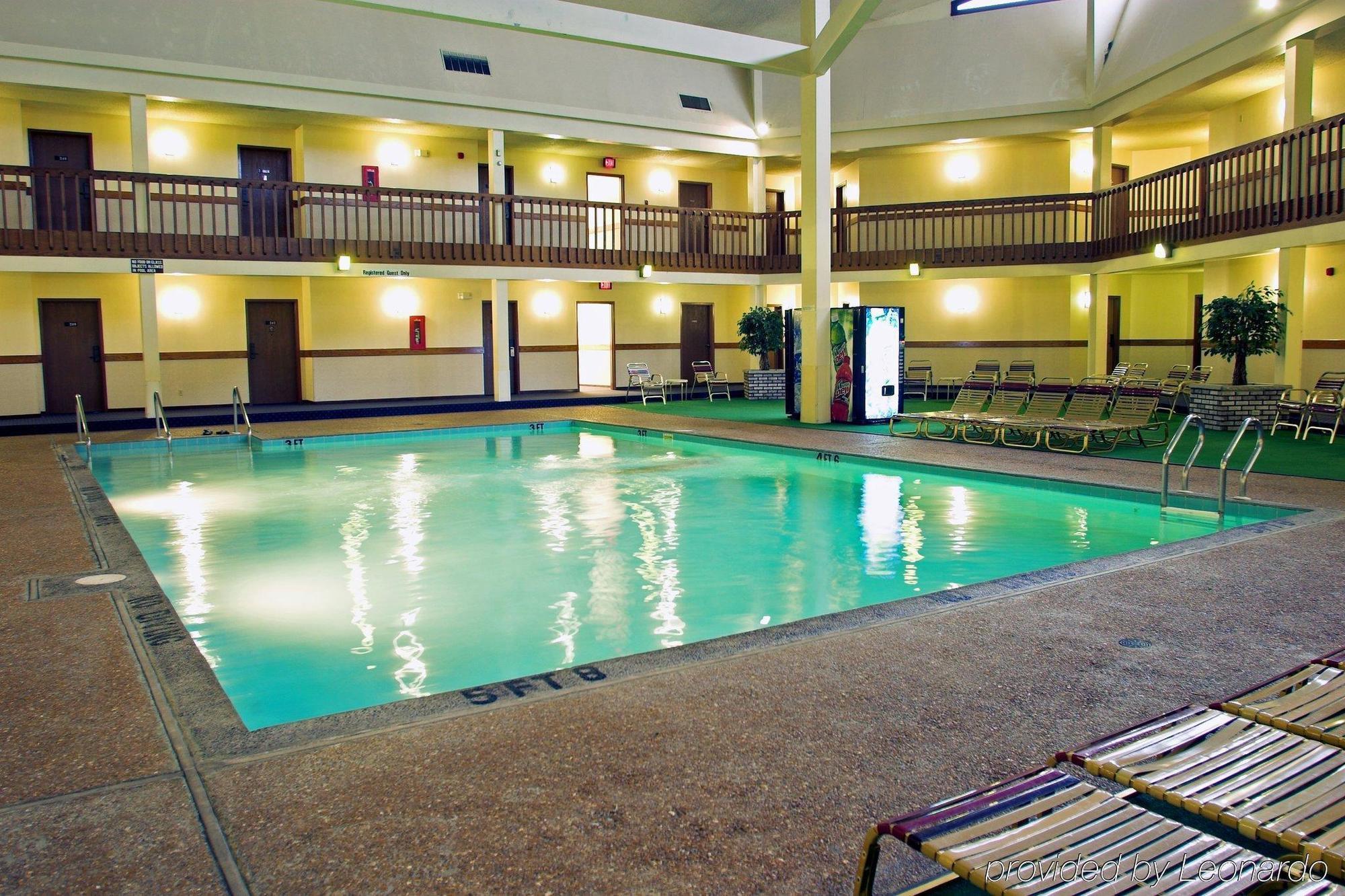 University Inn & Suites Stevens Point Ngoại thất bức ảnh