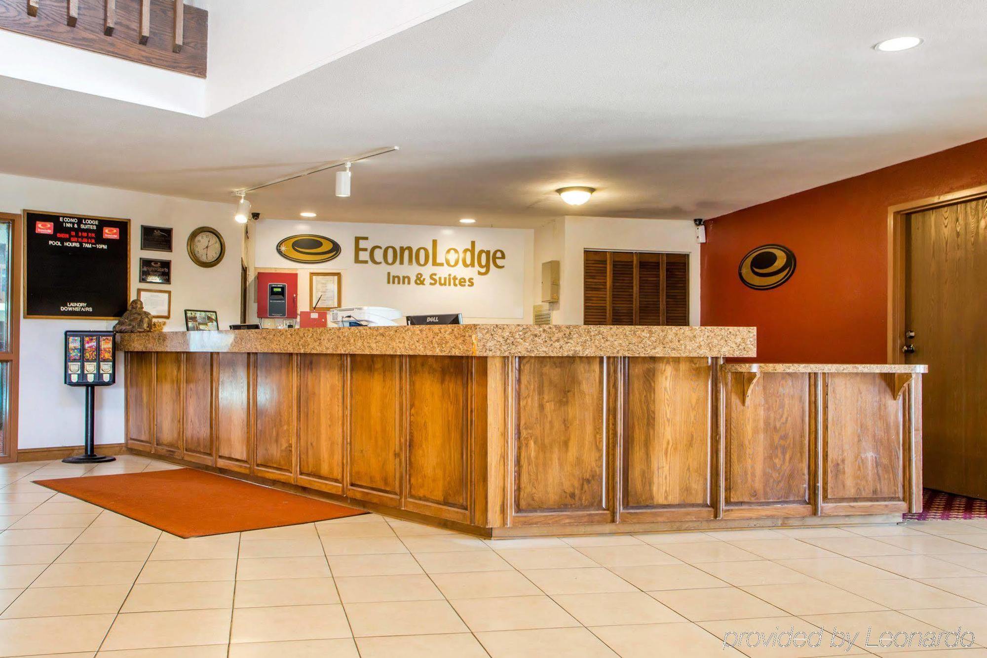 University Inn & Suites Stevens Point Ngoại thất bức ảnh