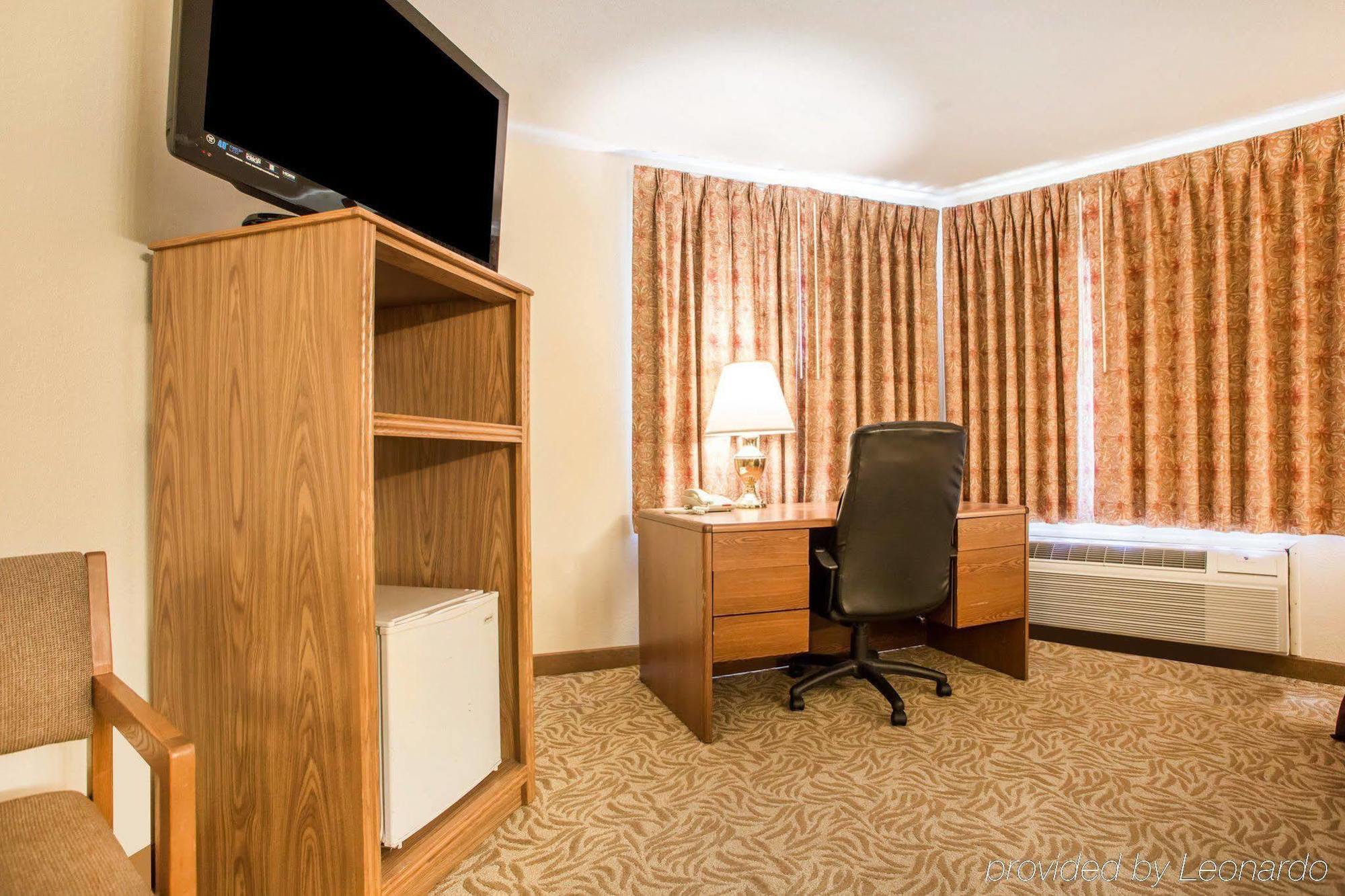 University Inn & Suites Stevens Point Ngoại thất bức ảnh