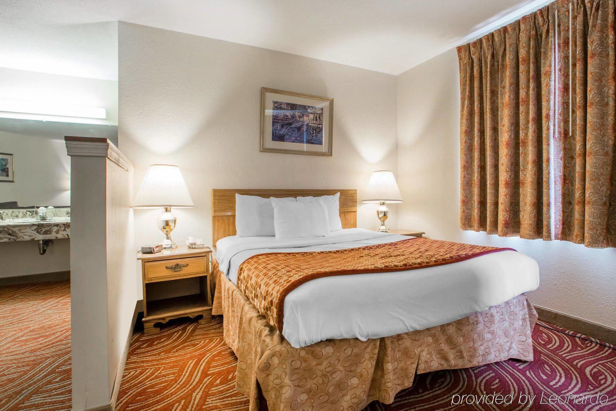 University Inn & Suites Stevens Point Ngoại thất bức ảnh