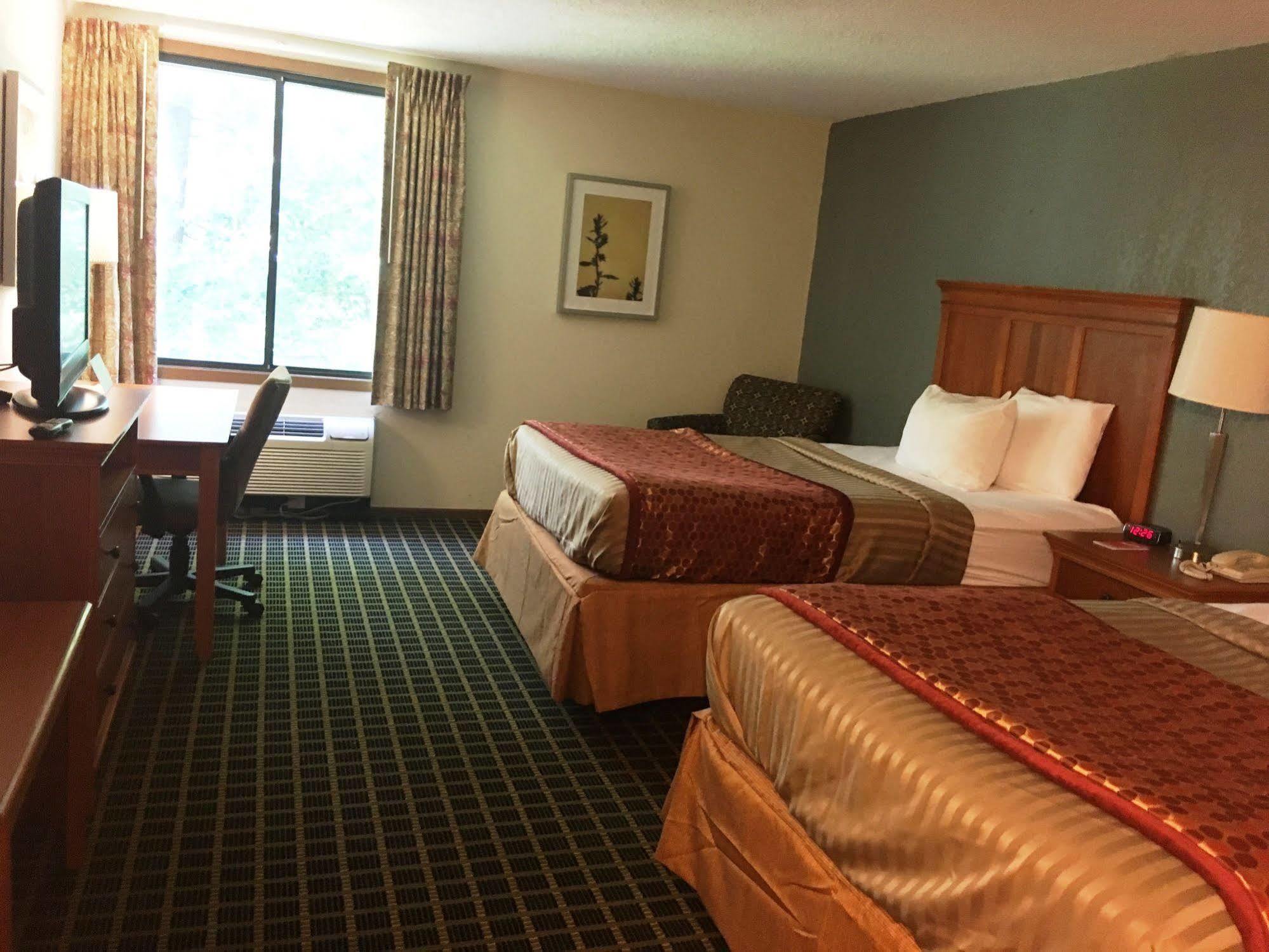 University Inn & Suites Stevens Point Ngoại thất bức ảnh