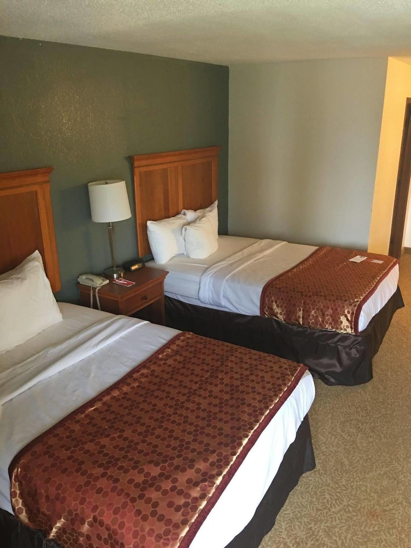 University Inn & Suites Stevens Point Ngoại thất bức ảnh