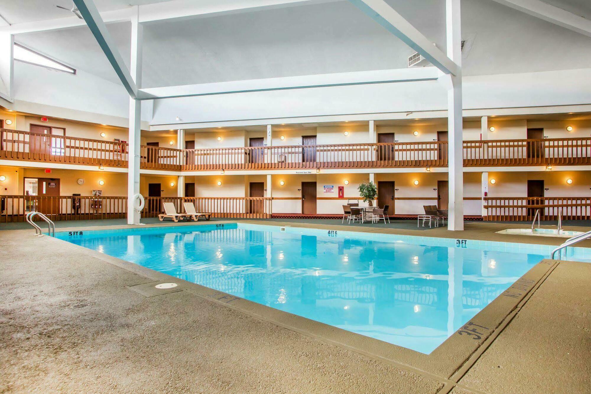 University Inn & Suites Stevens Point Ngoại thất bức ảnh