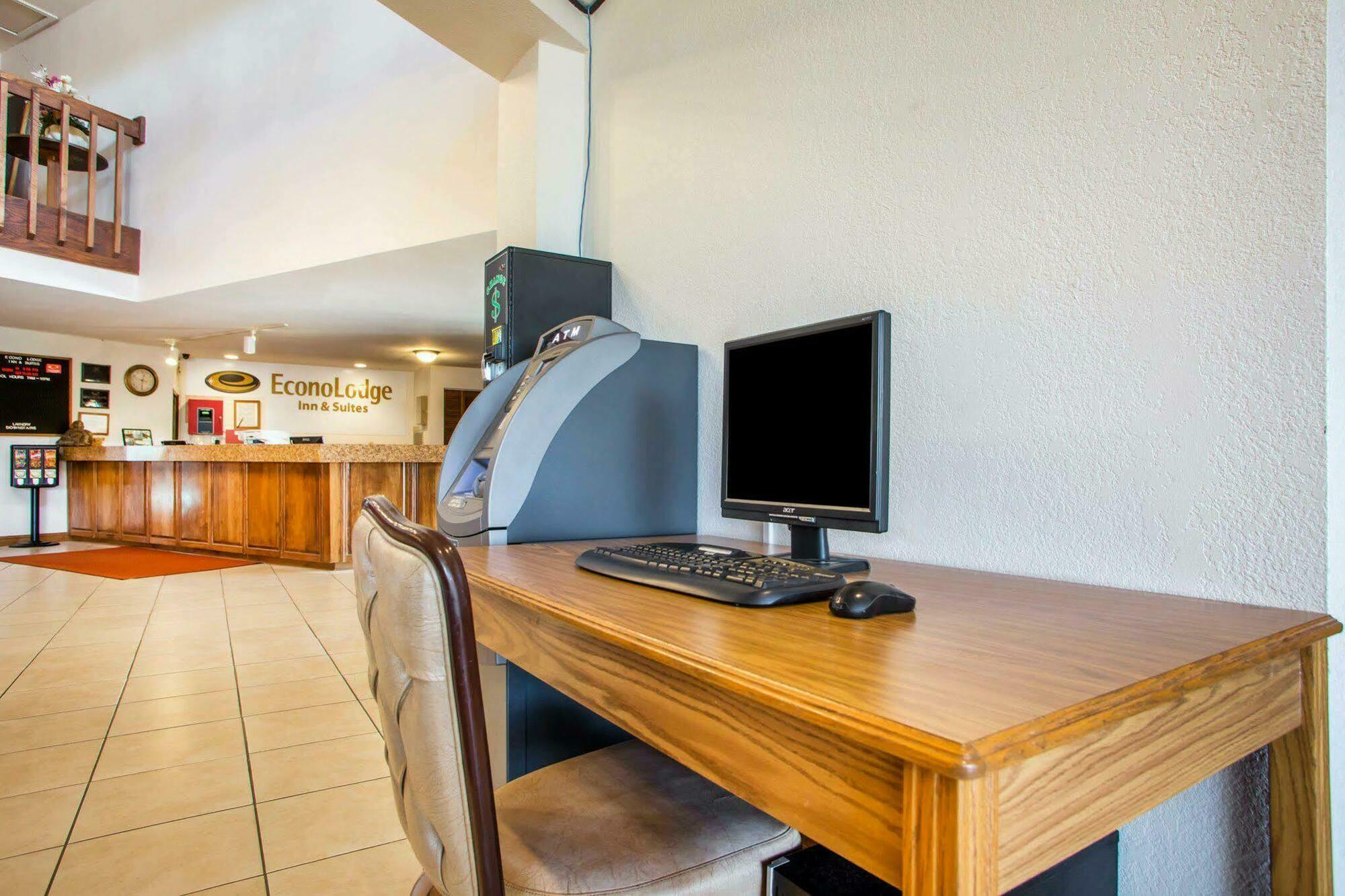 University Inn & Suites Stevens Point Ngoại thất bức ảnh