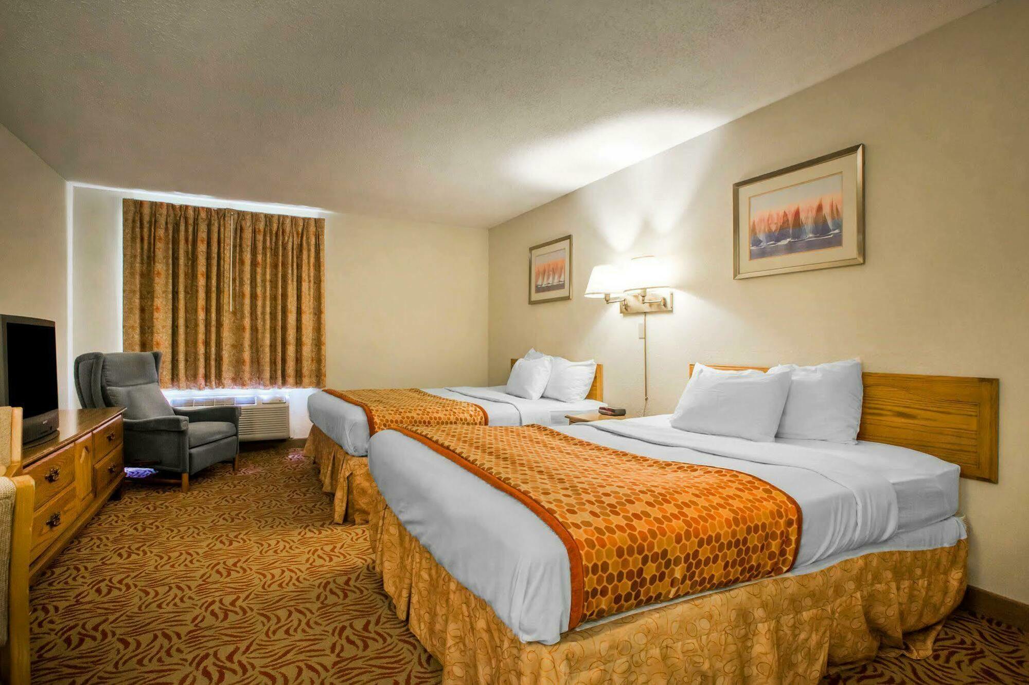 University Inn & Suites Stevens Point Ngoại thất bức ảnh