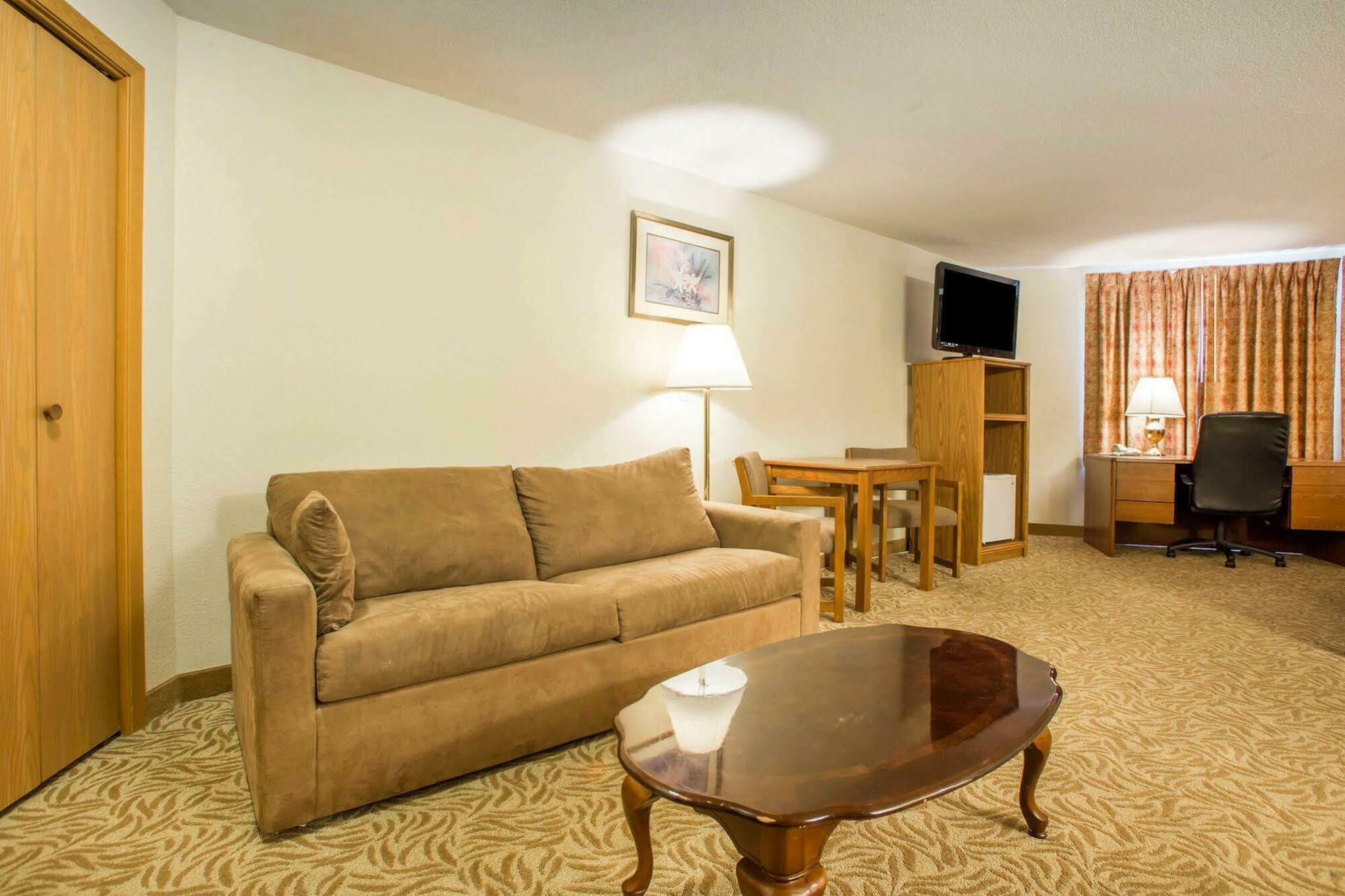 University Inn & Suites Stevens Point Ngoại thất bức ảnh